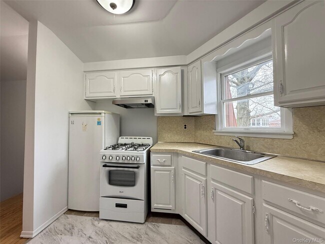 Building Photo - 157-54-157-20 20th Rd