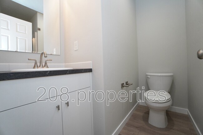 Building Photo - 1218 W Bass River Dr