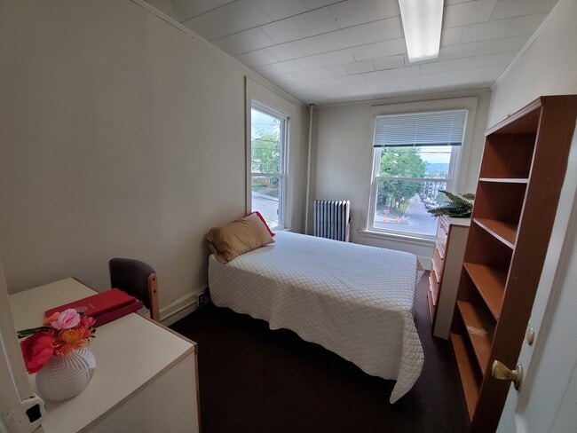 Bedroom 2, floor 1 - The Big Blue House-14-bedroom house