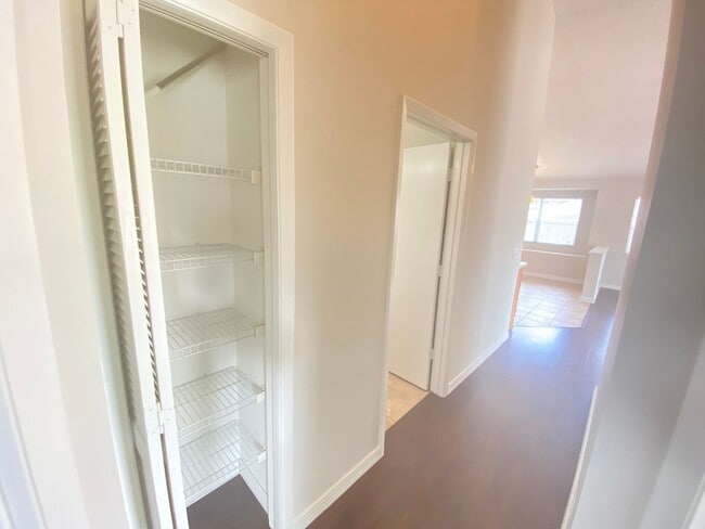 Building Photo - Lake Mary!  Ready to Move in!! Spacious 4/...