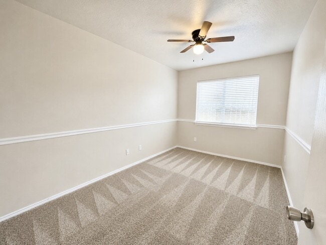Building Photo - 14942 Sunset Creek Dr