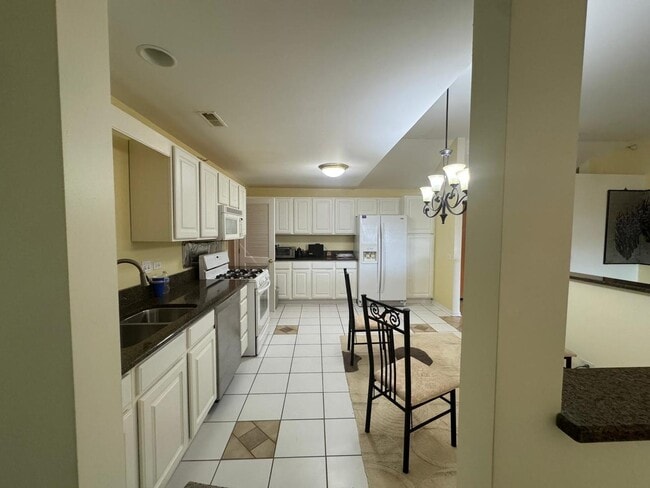 Building Photo - 2020 St Regis Dr