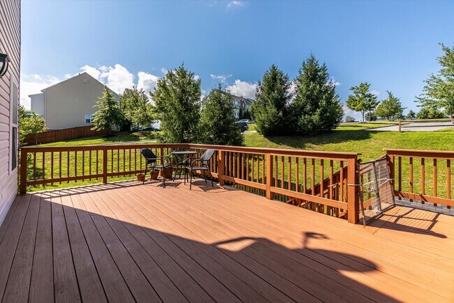 Building Photo - Twin Arch