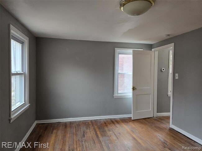 Building Photo - 8239 Manor