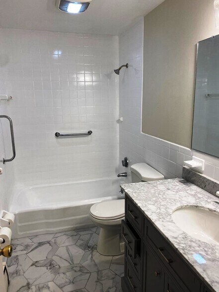 Bathroom - 25 Arlington Rd