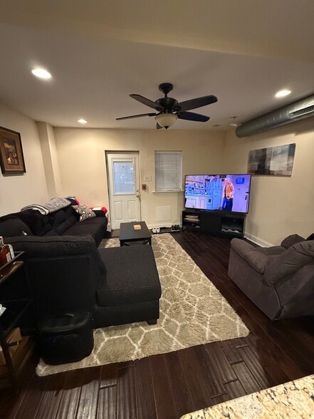 Building Photo - 6110 Ridge Ave