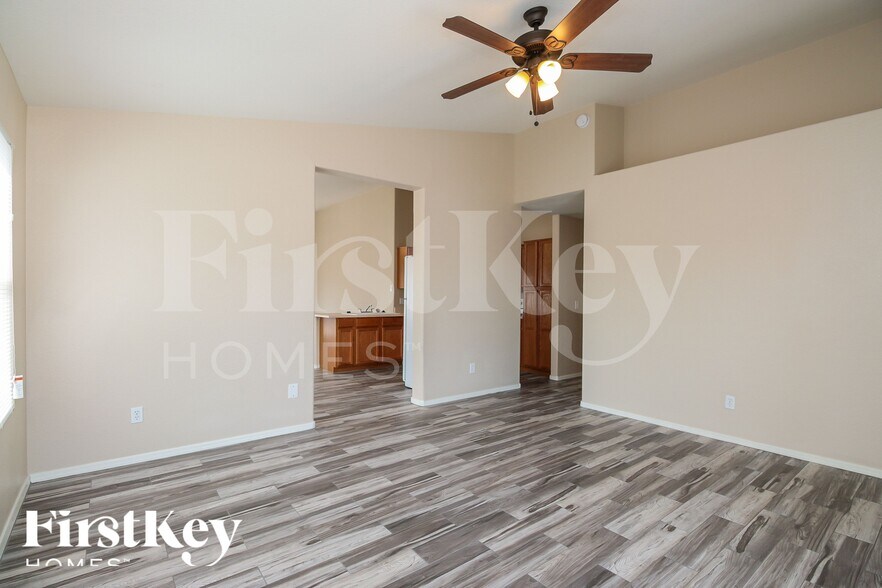 Building Photo - 4128 W Solar Dr