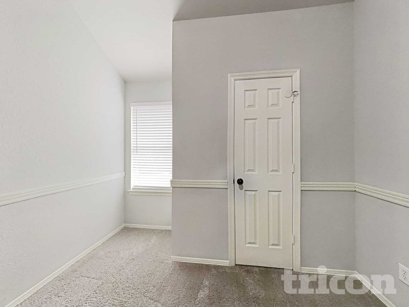 Building Photo - 2205 Highland Hills Dr