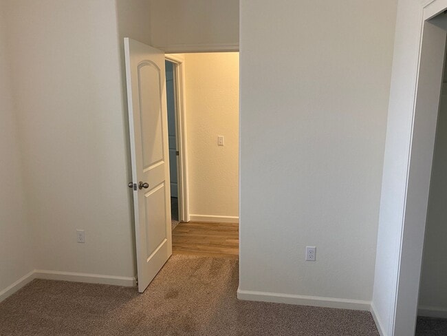 Building Photo - Newer 3 Bedroom 2 Bathroom Home in Tulare!