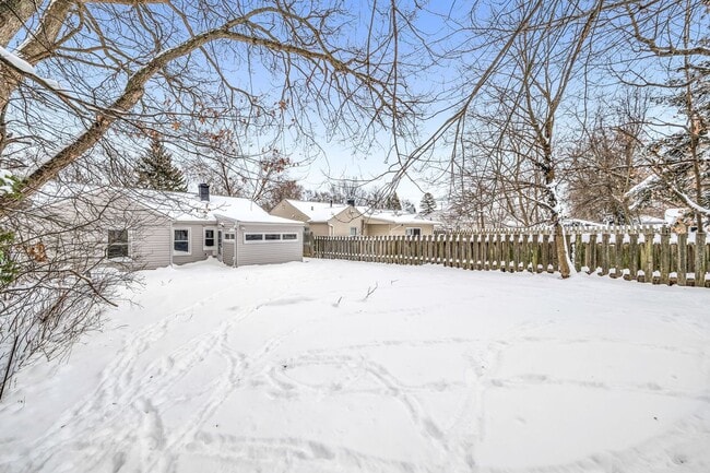 Building Photo - 1386 Eastwood Ave