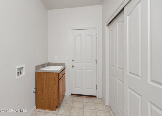 Building Photo - 5638 N Ardmore Ave