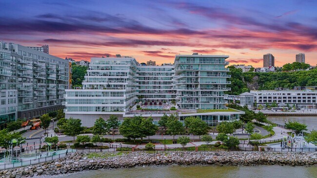 Building Photo - 800 AVENUE AT Port