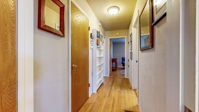 Building Photo - 4560 Sullivan Ct