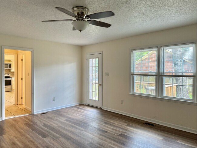 Building Photo - 502 Plantation Dr