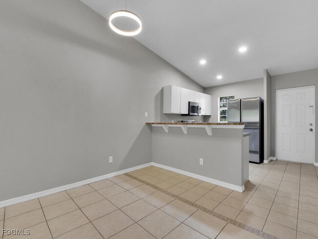 Building Photo - 801 Meadow Rd