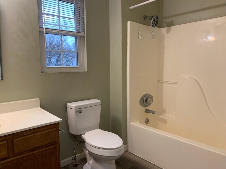 Building Photo - 403 Frank St