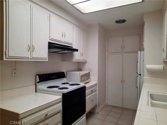 Building Photo - 2233 Via Puerta