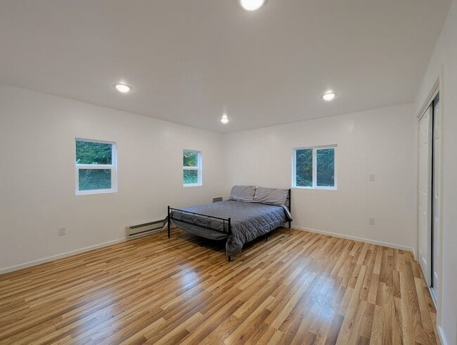 Building Photo - 2Bd/.75Ba Monroe House