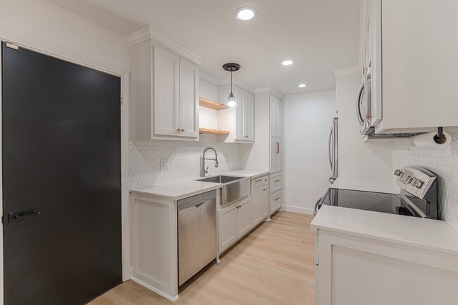 Building Photo - 23225 Prairie Bird Dr