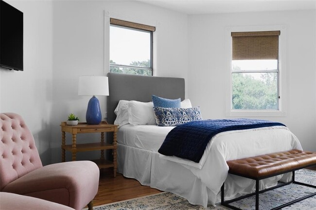 Building Photo - 11505 SW Oaks