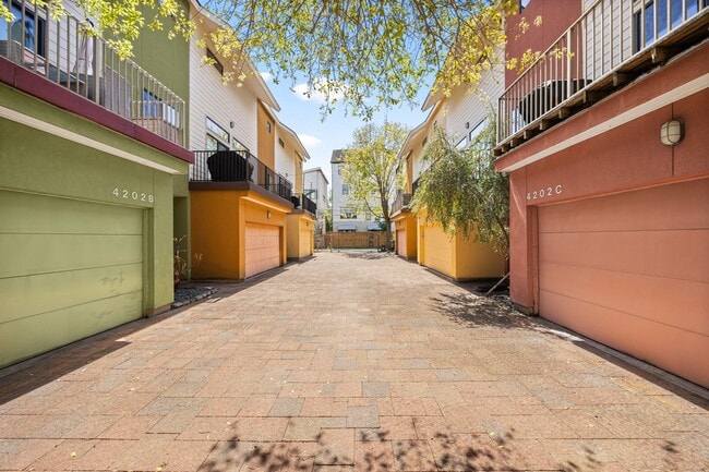 Building Photo - 4202 Spencer St