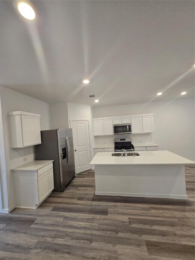 Building Photo - 939 Moon Drop Ln