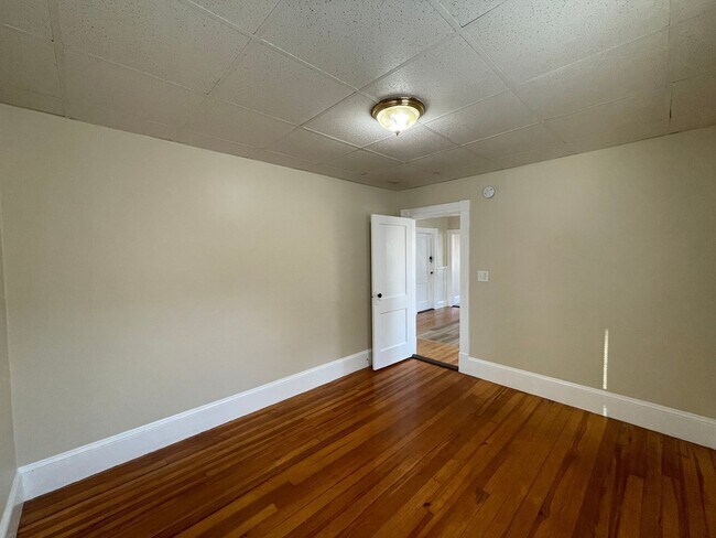 Building Photo - 68 Laval St