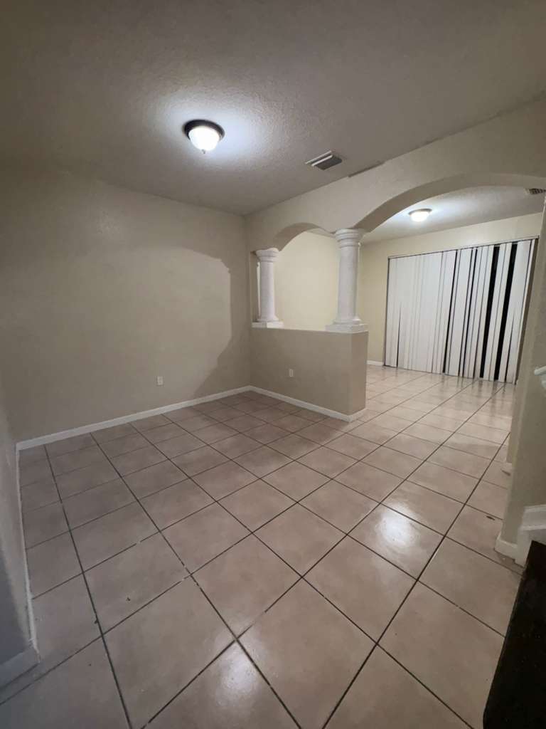 Building Photo - 2819 SE 15th Rd