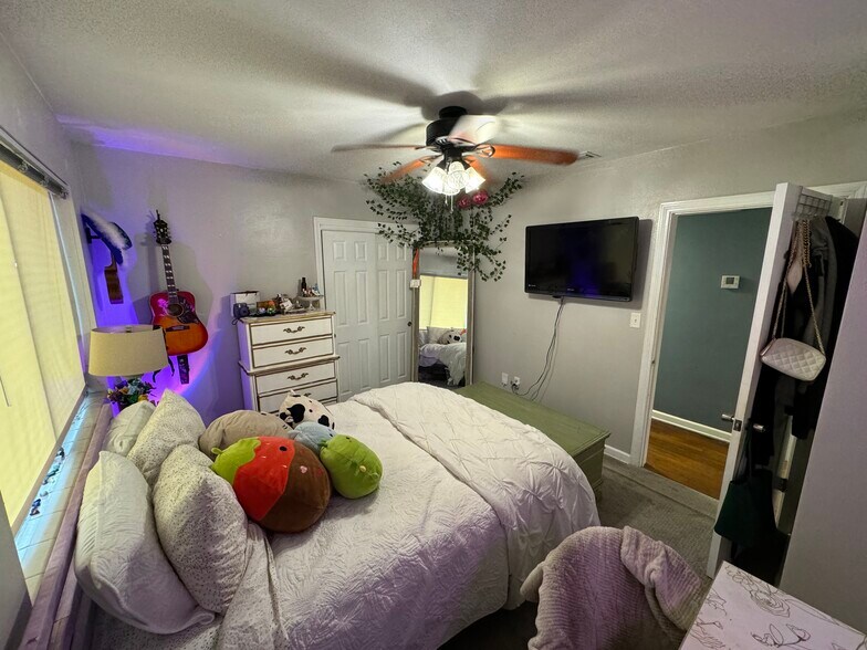 Bedroom 2 - 3125 W University Ave