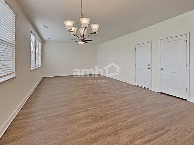 Building Photo - 308 Elmhurst Dr