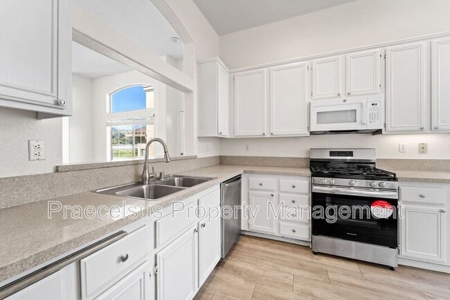 Building Photo - 2394-A Greenbriar Dr