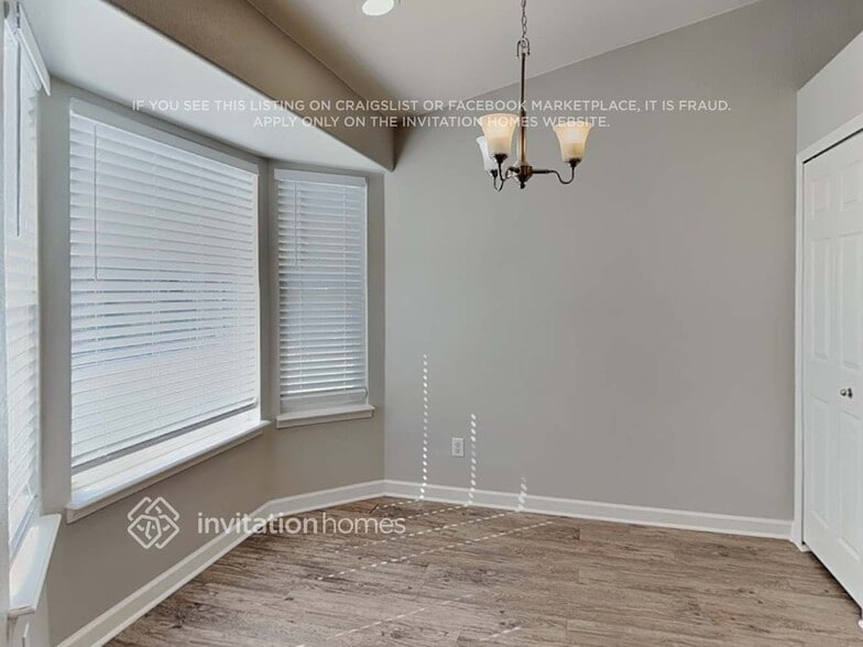 Building Photo - 8327 Firethorn Dr