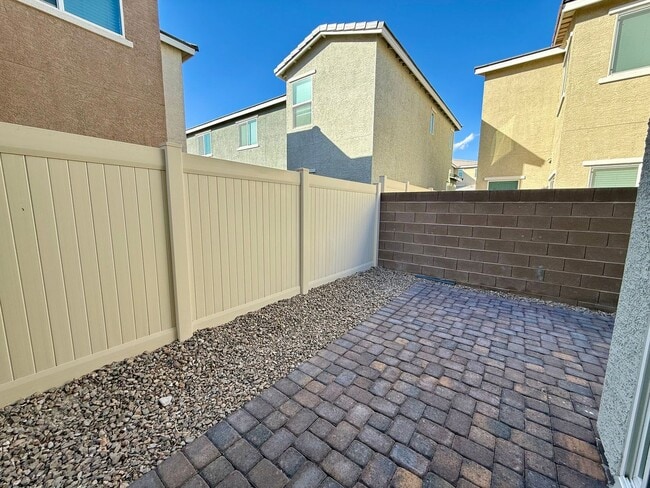Building Photo - COMING SOON! 3/BD 2.5/BA Townhouse W/ Amaz...
