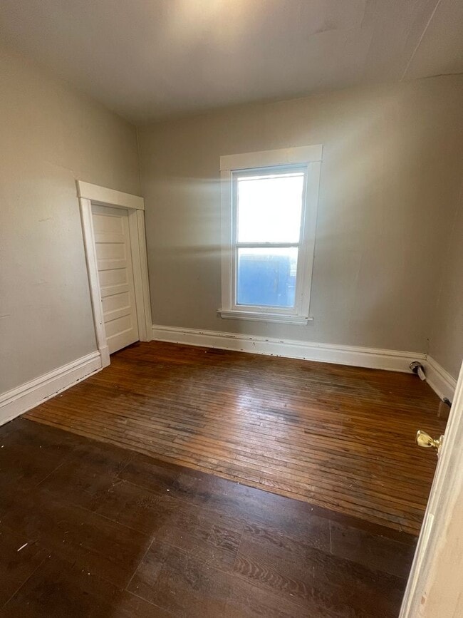 Building Photo - 3bd 1.5 ba single family home