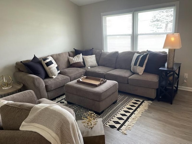 Building Photo - 510 S Peru St