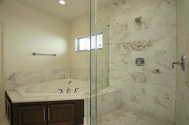 Building Photo - 1810 Oakdale St