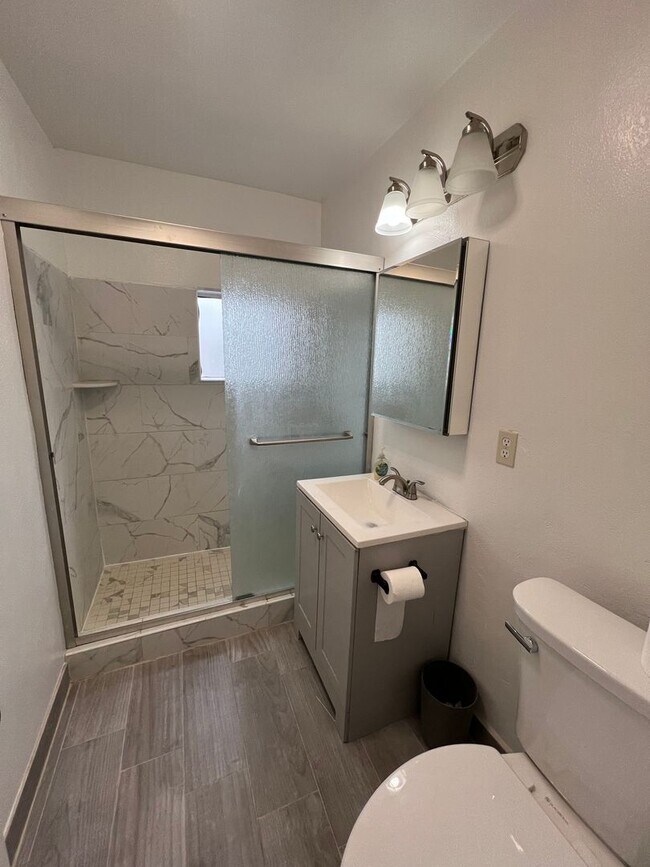 Building Photo - Charming 3-bedroom home!