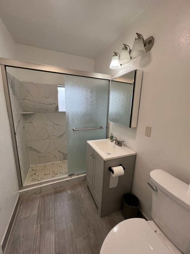 Building Photo - Charming 3-bedroom home! MOVE IN SPECIAL