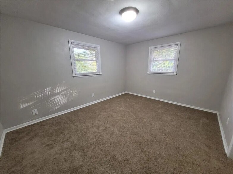 Building Photo - 2518 E 5th St