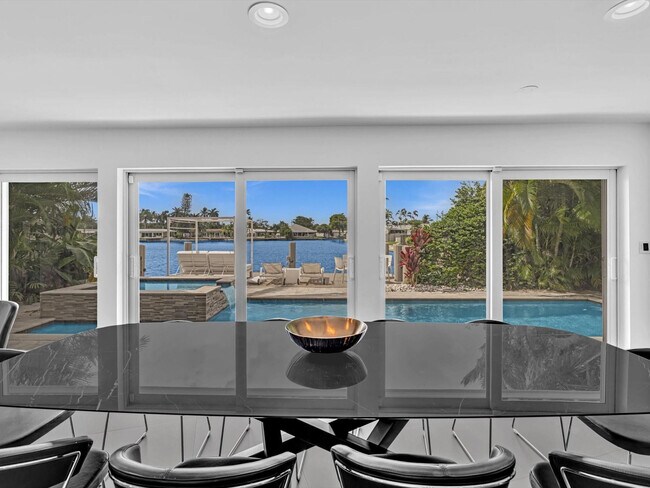 Building Photo - 1640 NE 43rd St