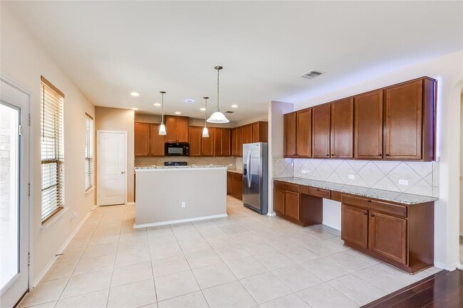 Building Photo - 868 Water Hyacinth Loop