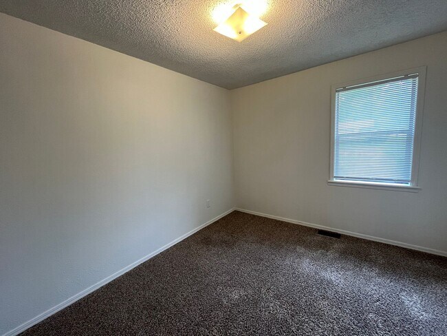 Building Photo - Peaceful 3 bedroom house in Broken Arrow!