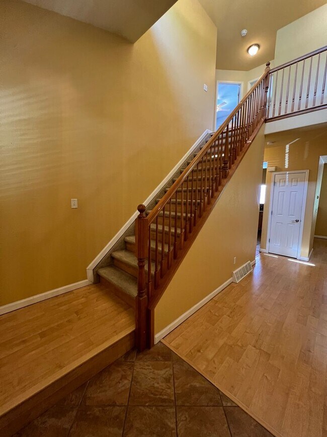 Building Photo - 3 bed 3.5 Bath with Bonus Studio Suite Above Detached Garage!