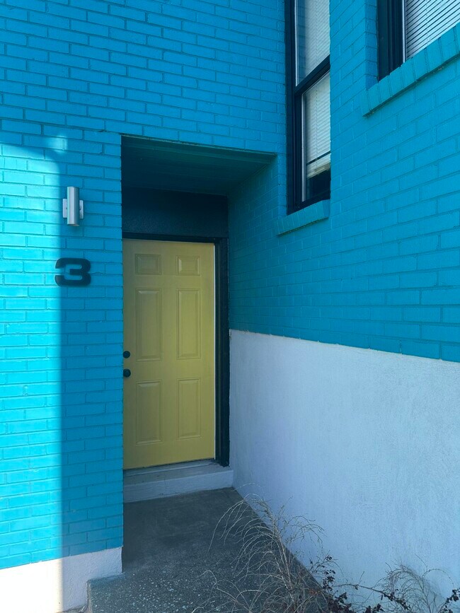 Building Photo - 713 Wilkinson Blvd
