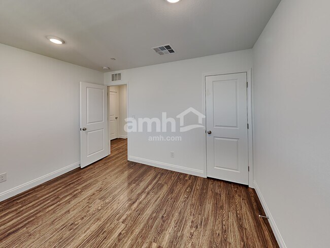 Building Photo - 3320 Blodwen St