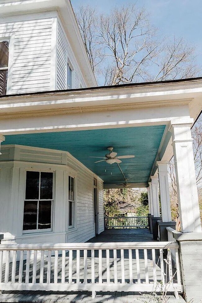 Building Photo - COMING SOON: 129 N 4th St - 4bd and 2ba