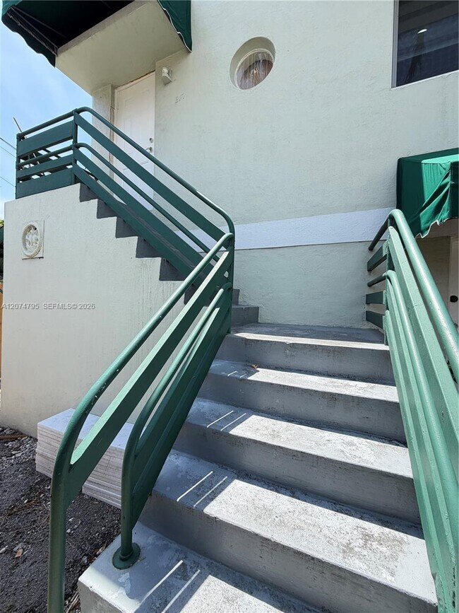 Building Photo - 311 SW 27th Ave