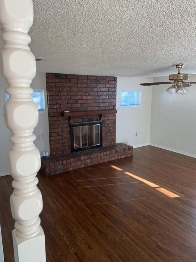 Building Photo - 319 S 48th W Ave