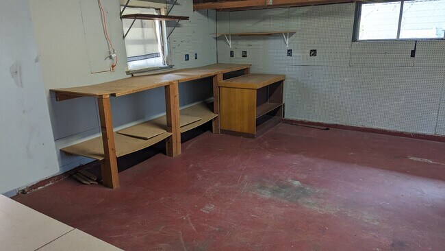 Building Photo - Spacious Three Bedroom with Large Backyard...