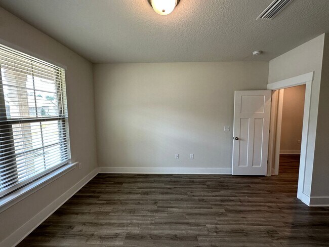 Building Photo - 4 Bedroom 3 Bath Craftsman Style Home off Beulah Rd!